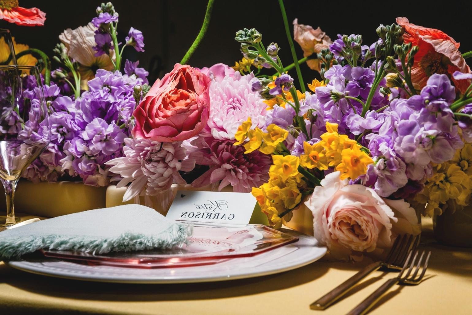 Detailansicht einer floralen Komposition mit Fokus auf Farbenlehre